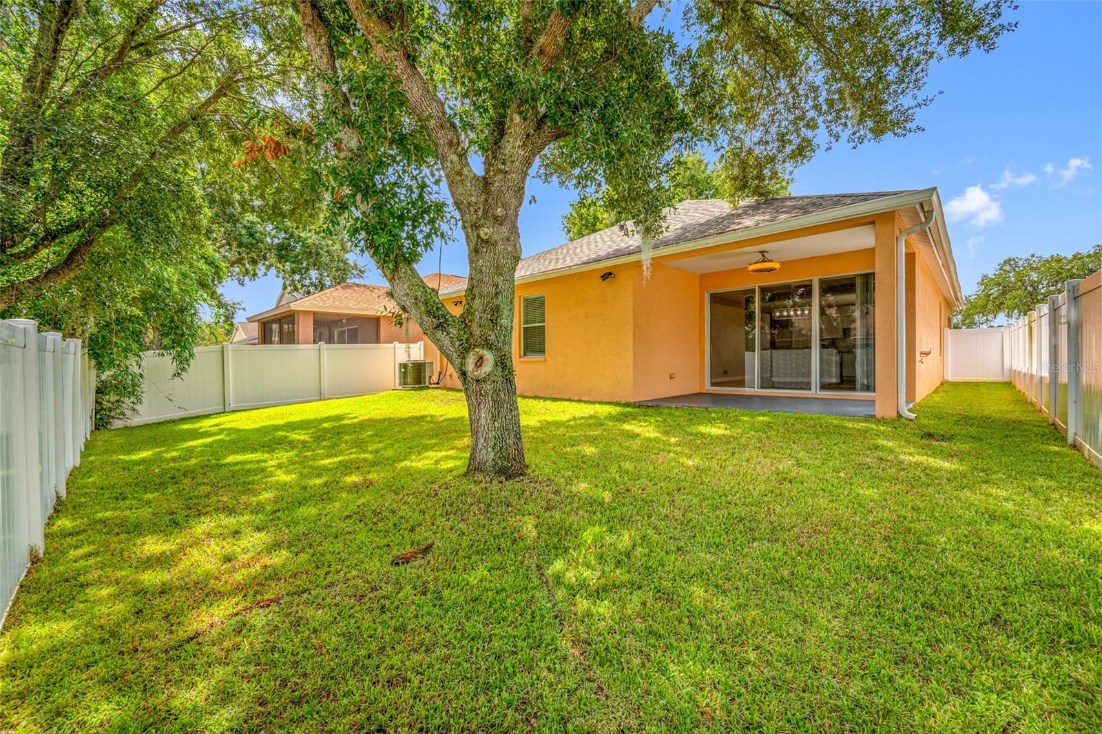 HIDDEN OAKS AT TEMPLE TERRACE - Residential