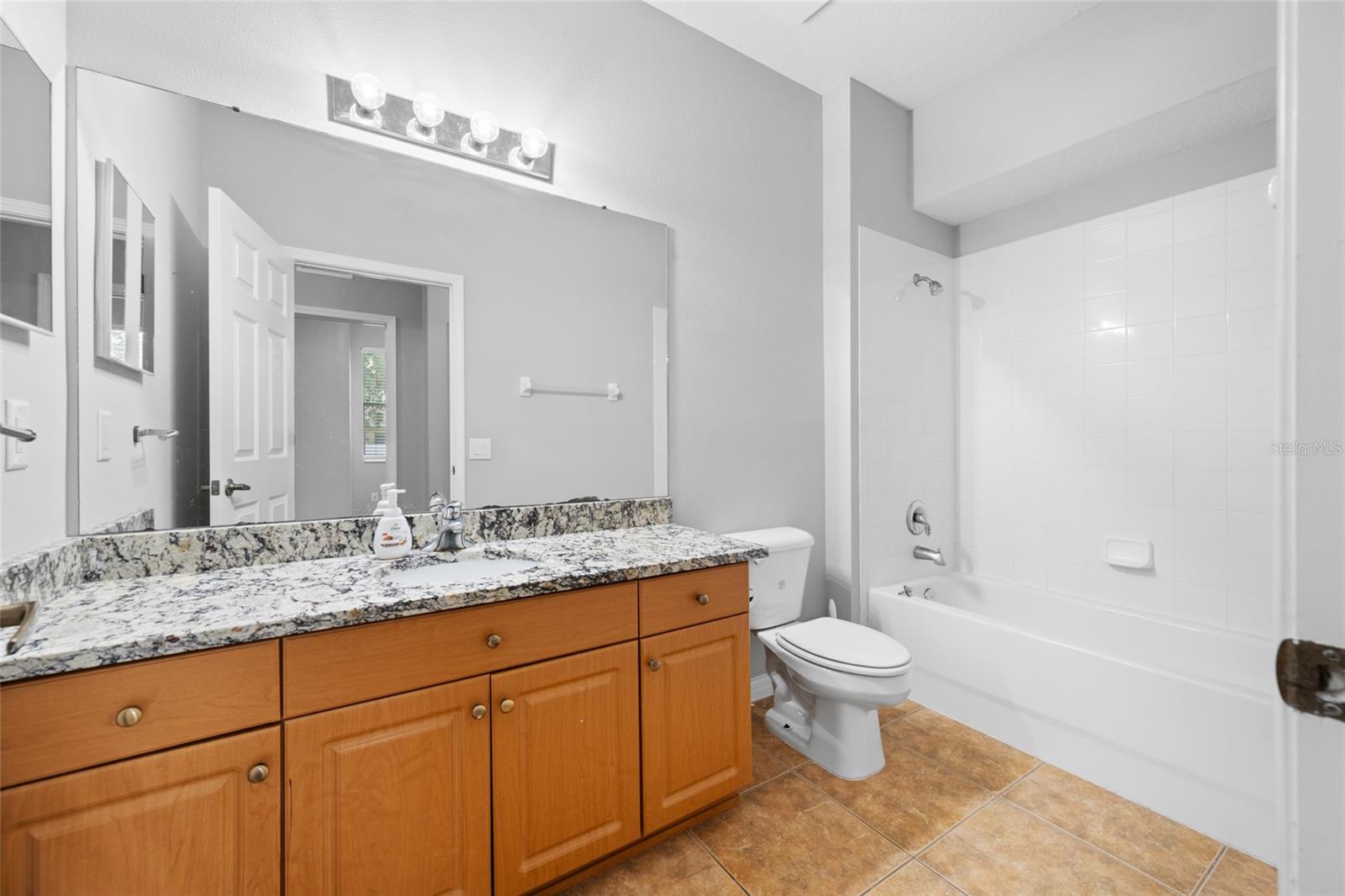 HIDDEN OAKS AT TEMPLE TERRACE - Residential