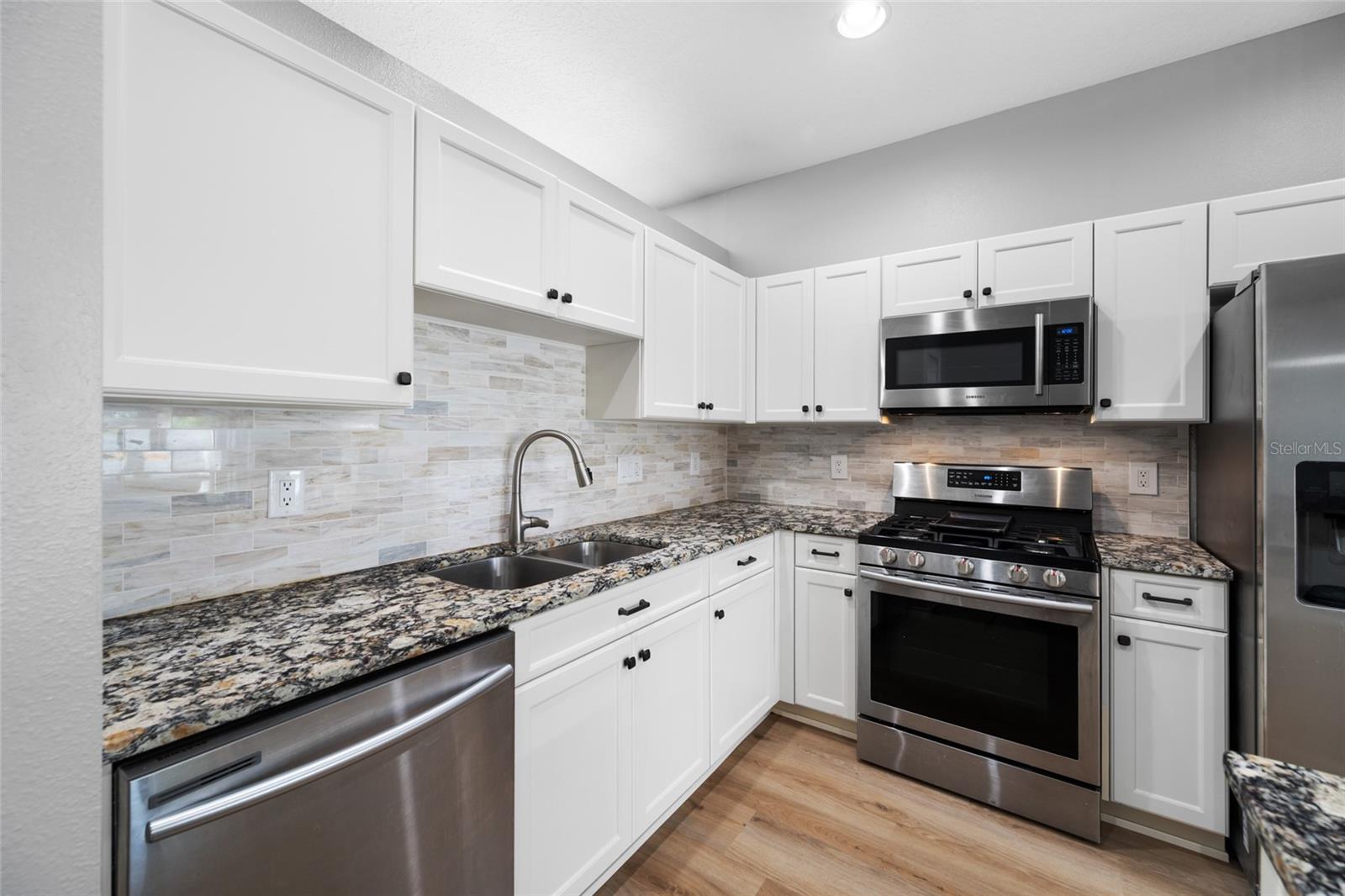 HIDDEN OAKS AT TEMPLE TERRACE - Residential