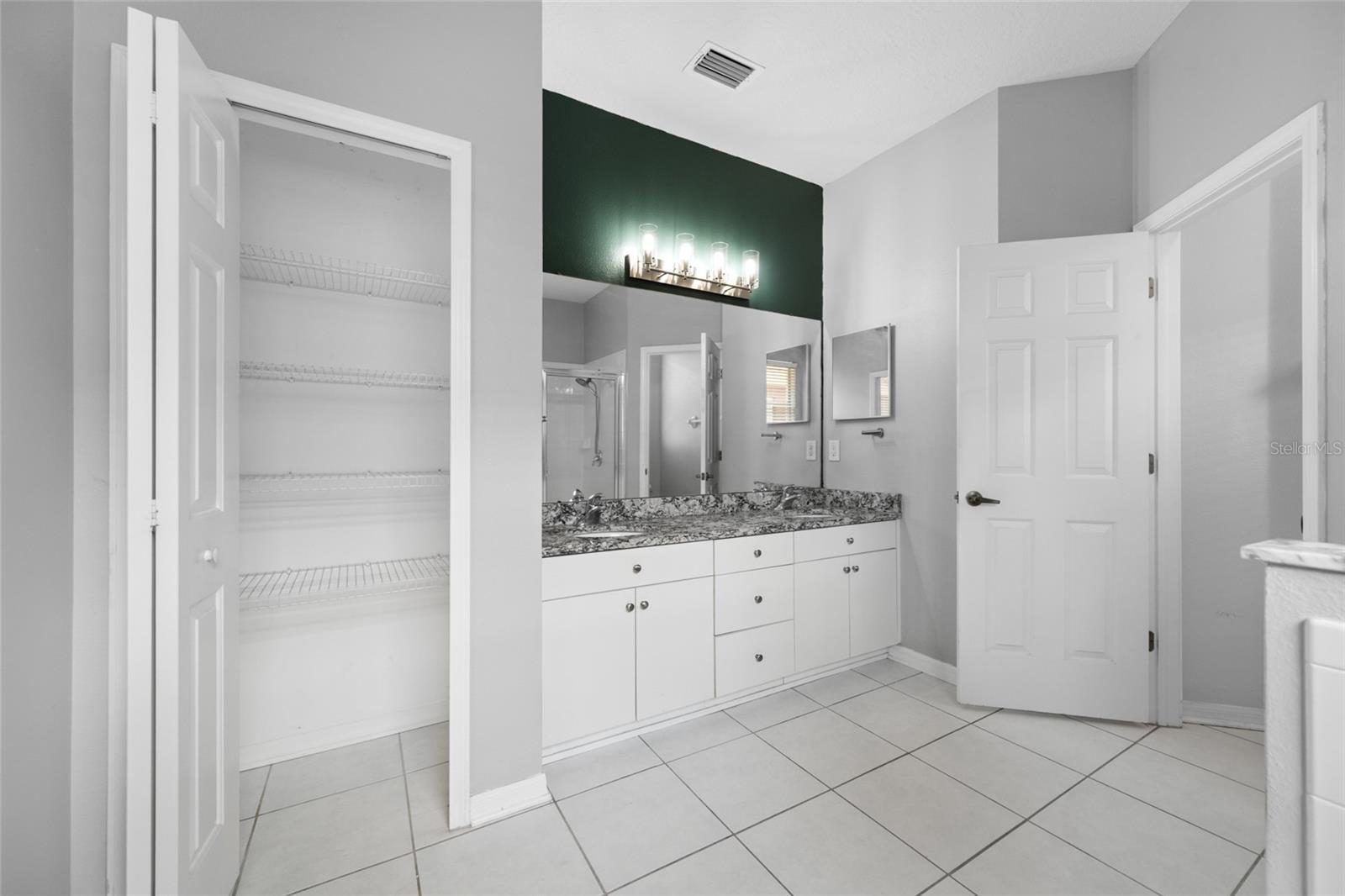 HIDDEN OAKS AT TEMPLE TERRACE - Residential