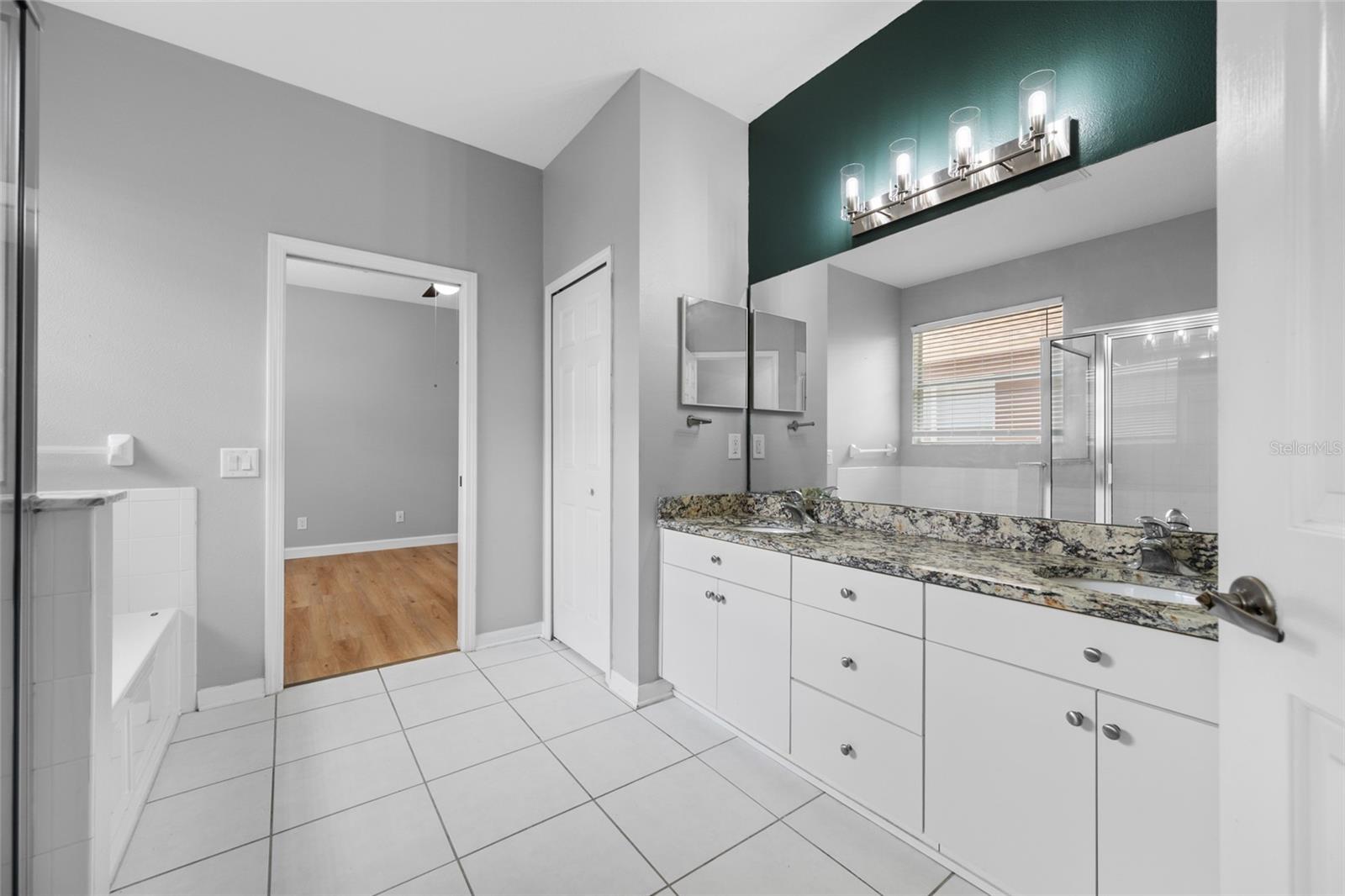 HIDDEN OAKS AT TEMPLE TERRACE - Residential