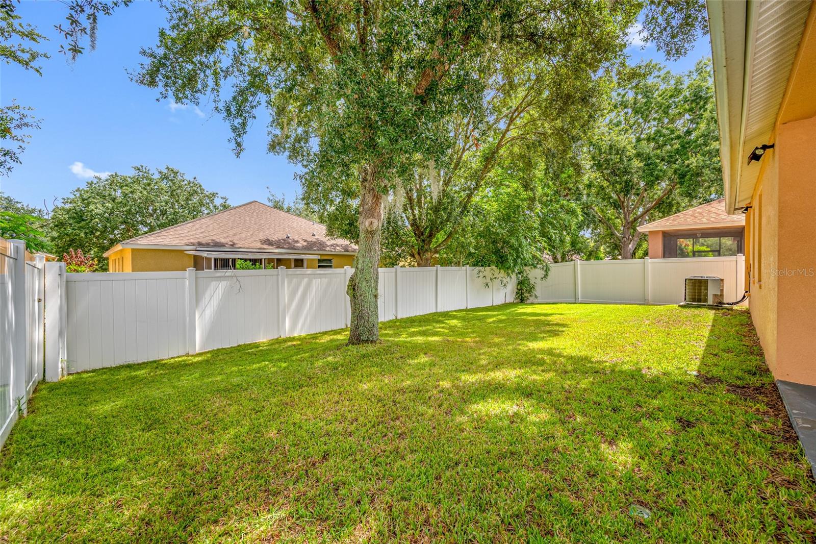 HIDDEN OAKS AT TEMPLE TERRACE - Residential