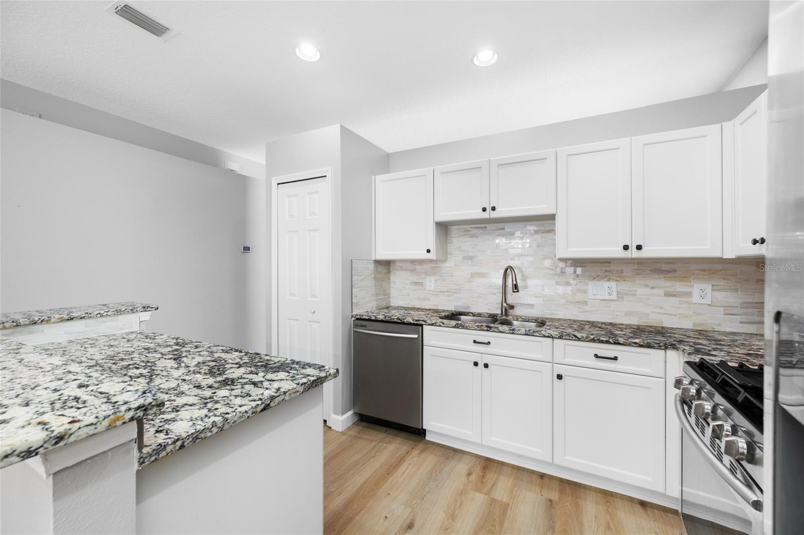 HIDDEN OAKS AT TEMPLE TERRACE - Residential