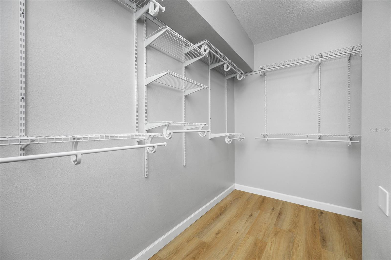 HIDDEN OAKS AT TEMPLE TERRACE - Residential