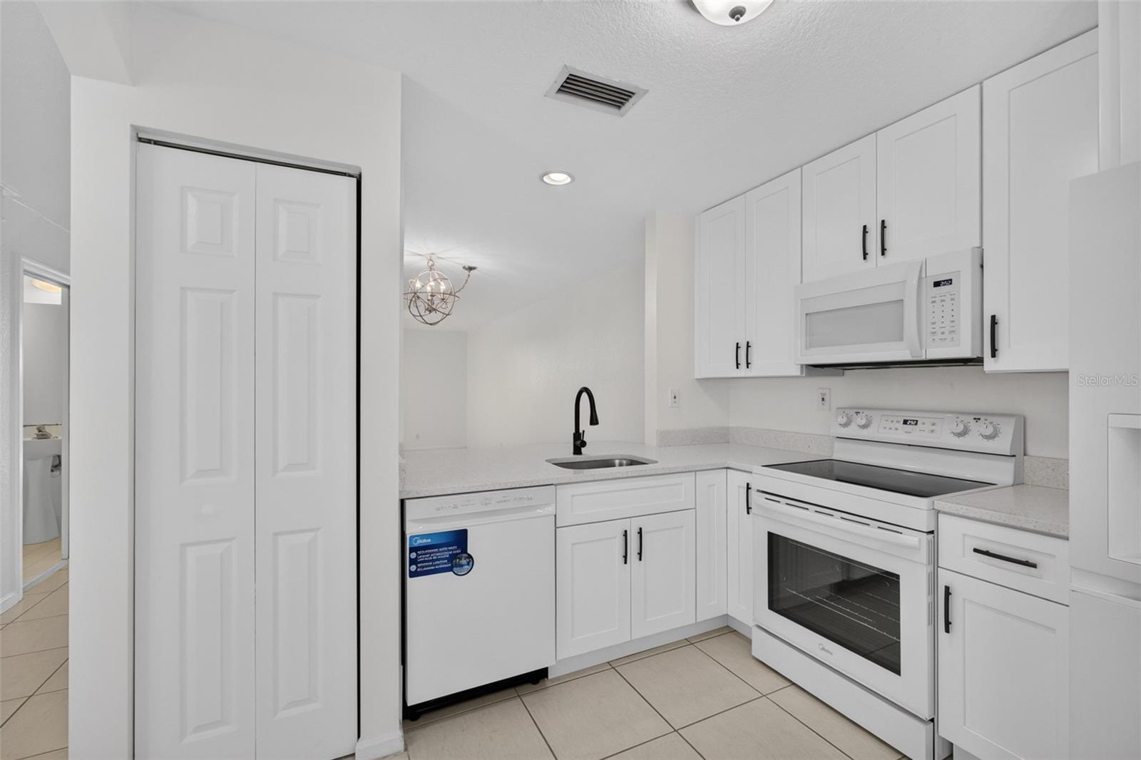 SUMMIT LAKE - Residential