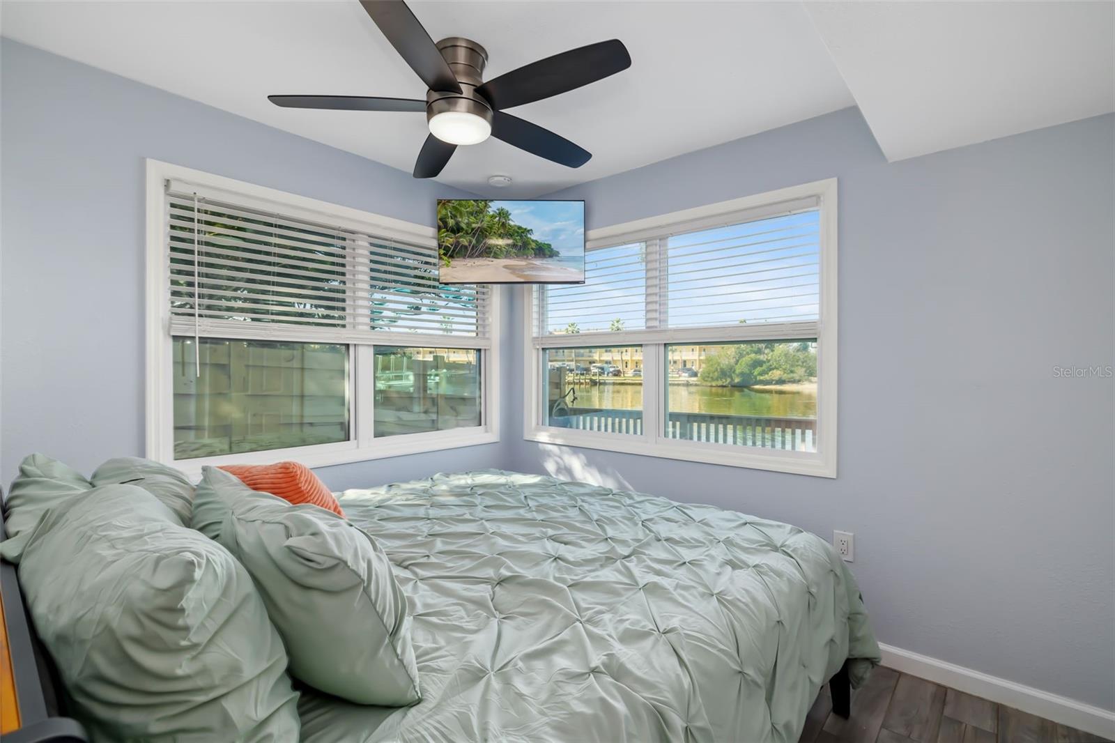 CORAL SHORES - Commercial Sale