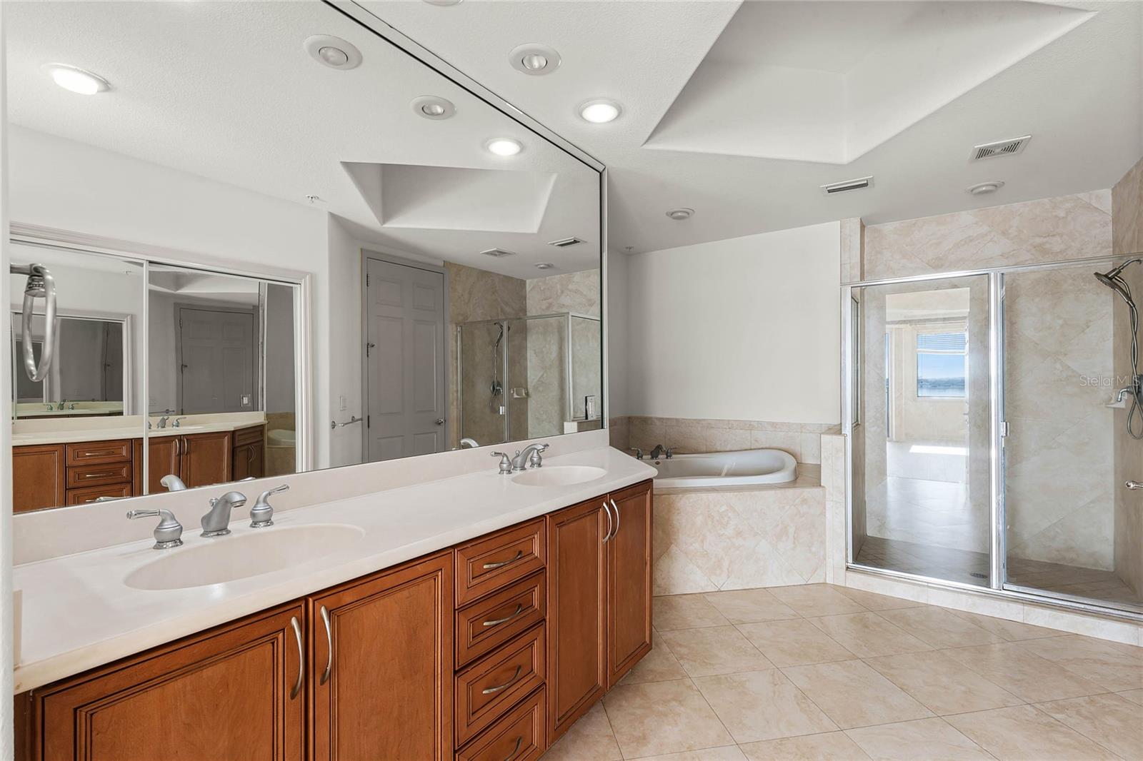 VIZCAYA HEIGHTS CONDO - Residential