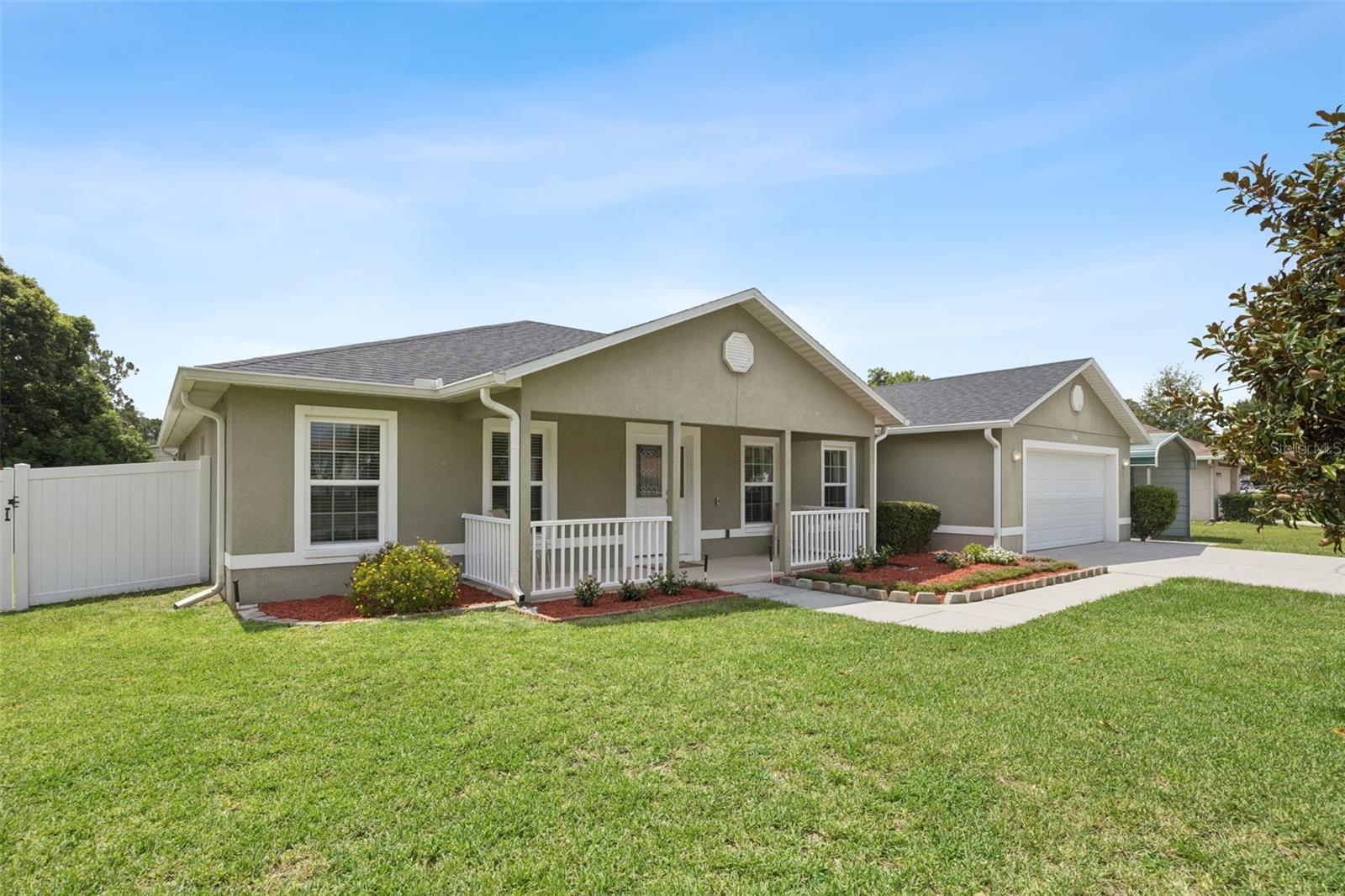 LAKE MILLS SHORES - Residential