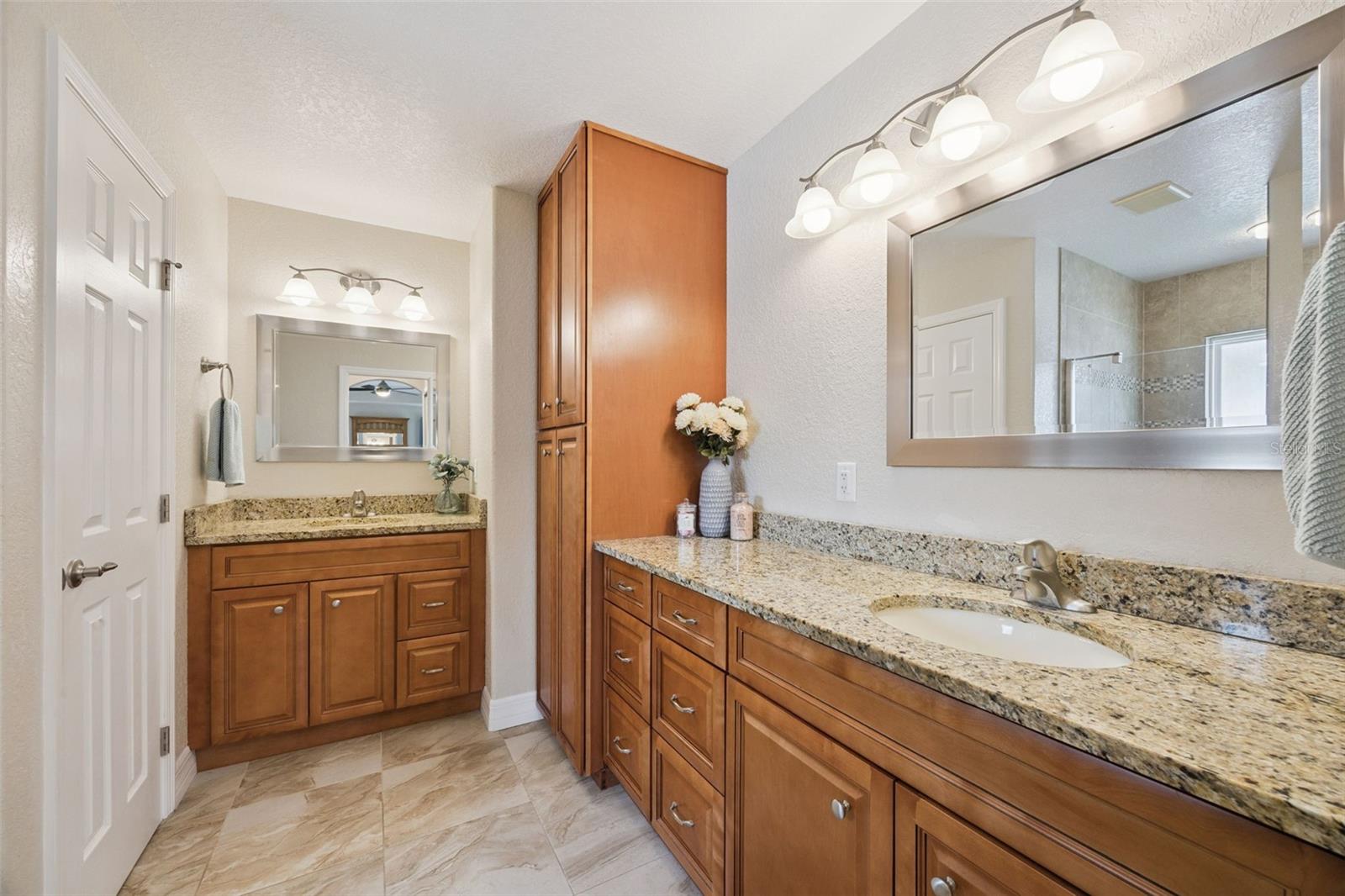 LAKE MILLS SHORES - Residential