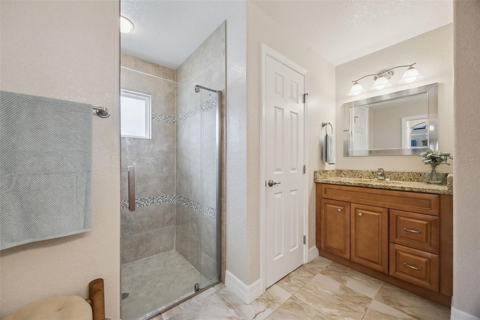 LAKE MILLS SHORES - Residential
