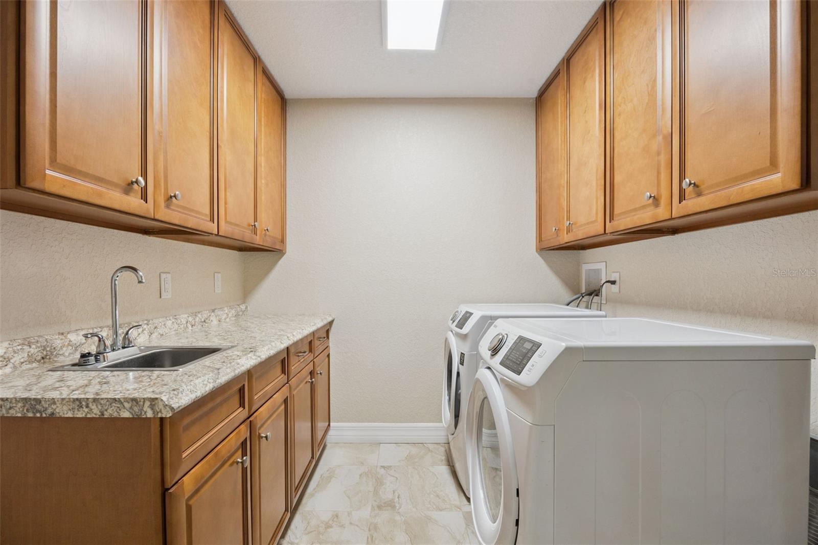 LAKE MILLS SHORES - Residential