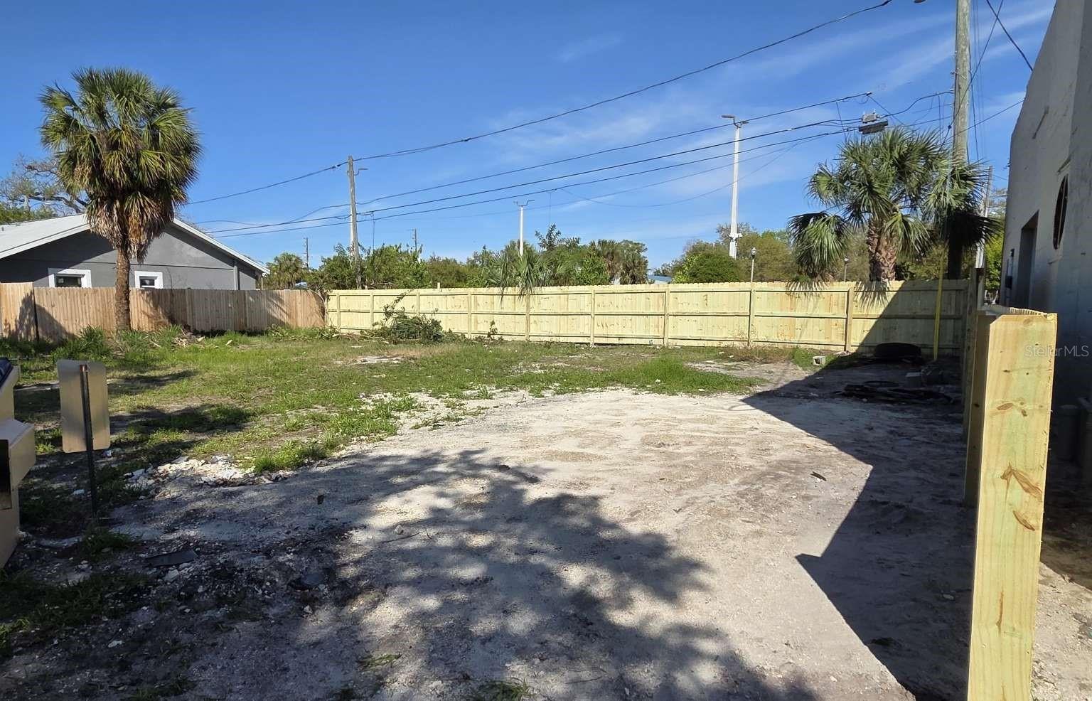 LUPTONS COURT - Land
