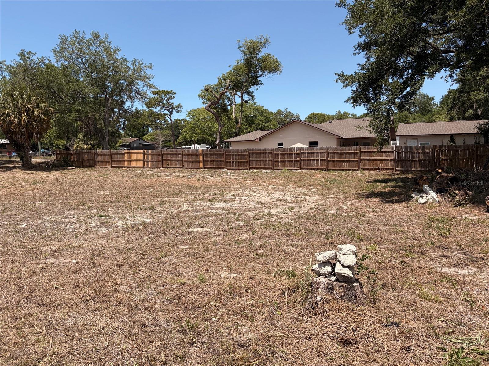 LAKEWOOD ACRES - Land