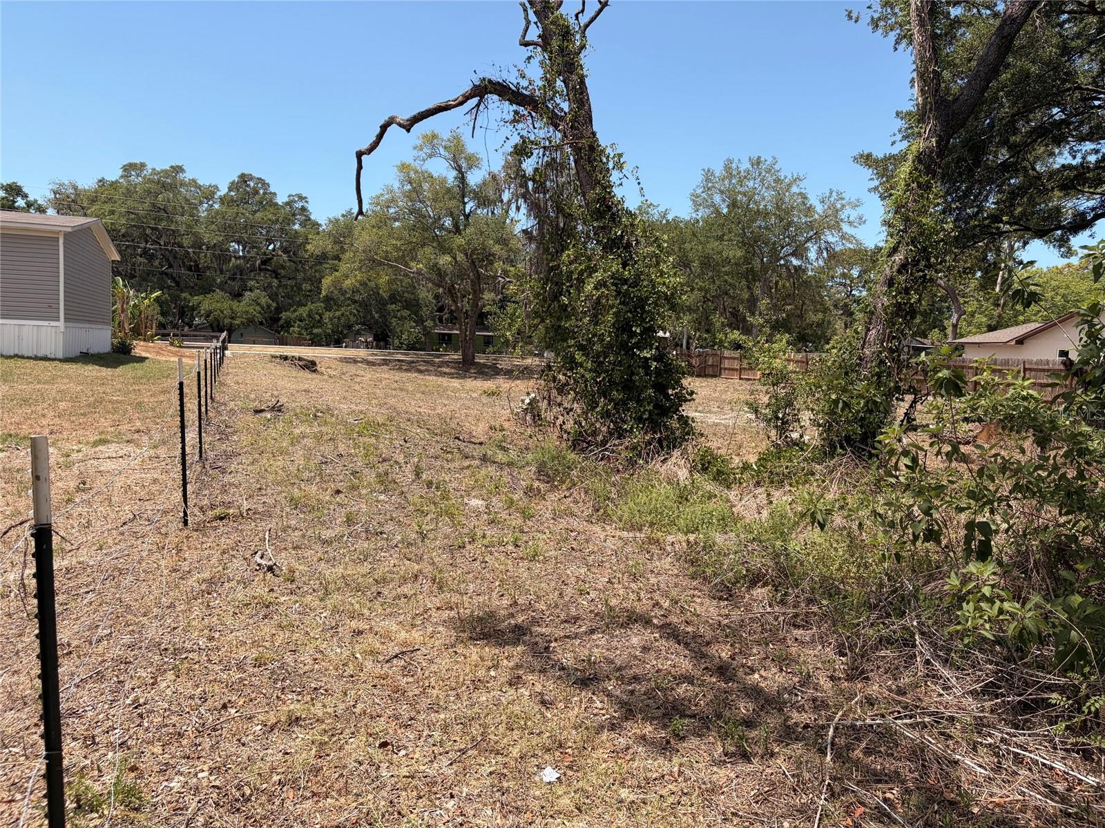 LAKEWOOD ACRES - Land