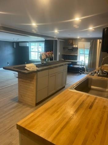 SUNCOAST ESTATE - Residential