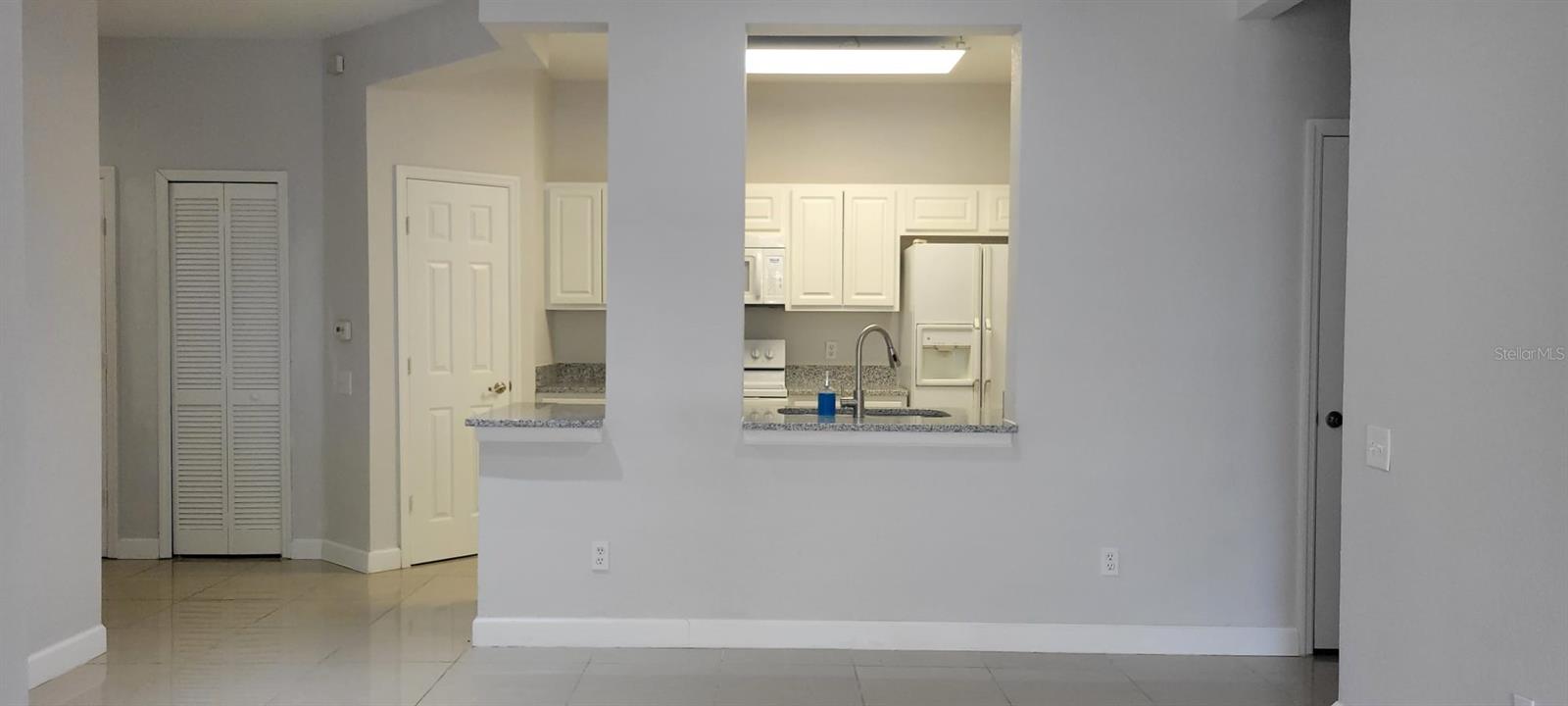CRESTVIEW CONDO PH 01 - Residential Lease