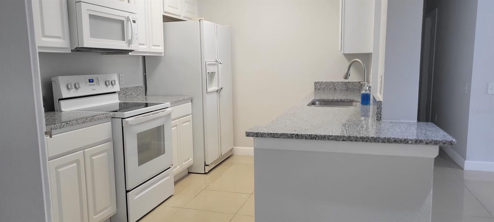 CRESTVIEW CONDO PH 01 - Residential Lease