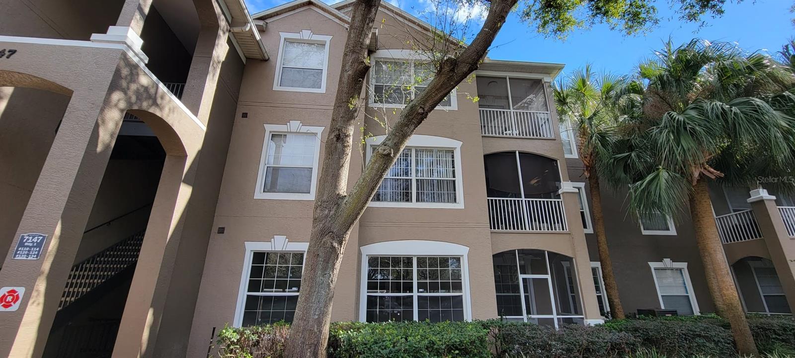 CRESTVIEW CONDO PH 01 - Residential Lease