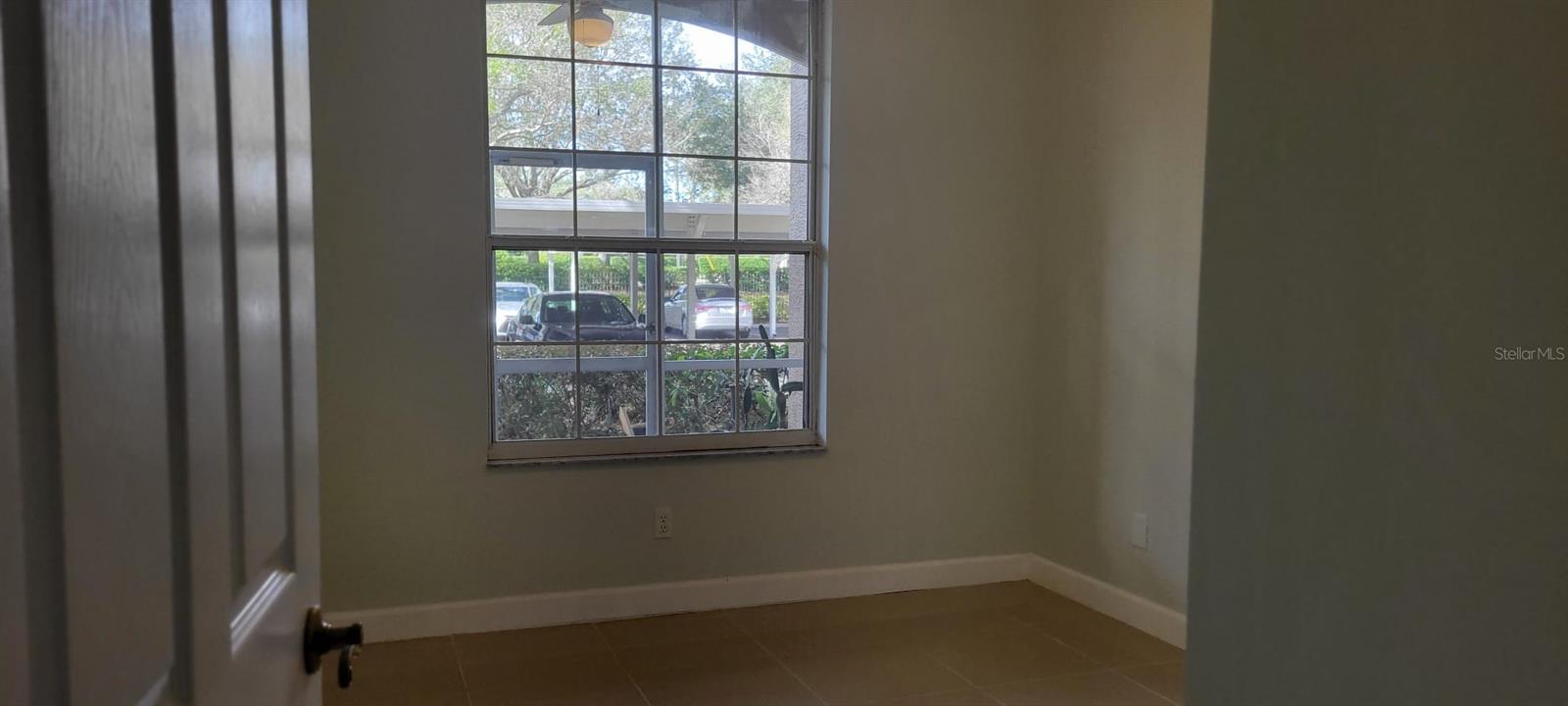CRESTVIEW CONDO PH 01 - Residential Lease