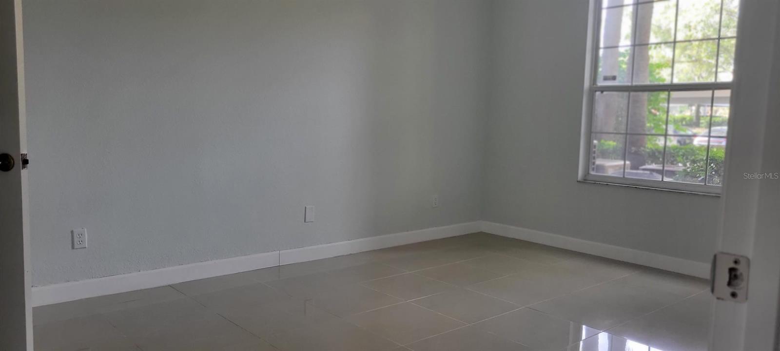CRESTVIEW CONDO PH 01 - Residential Lease