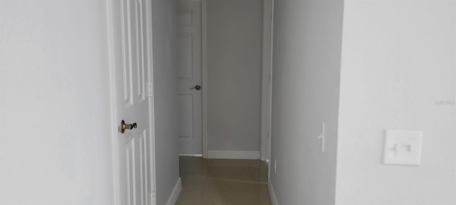 CRESTVIEW CONDO PH 01 - Residential Lease