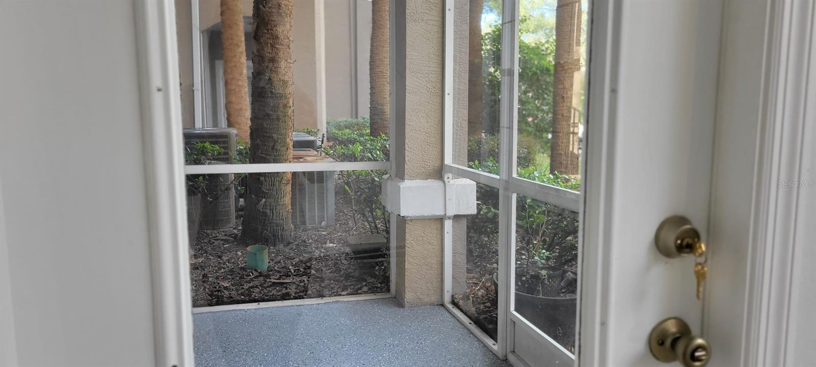 CRESTVIEW CONDO PH 01 - Residential Lease