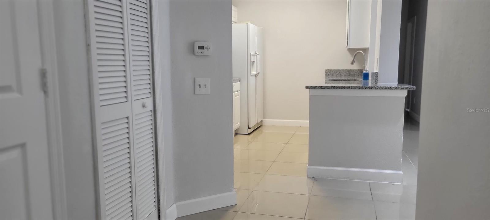 CRESTVIEW CONDO PH 01 - Residential Lease