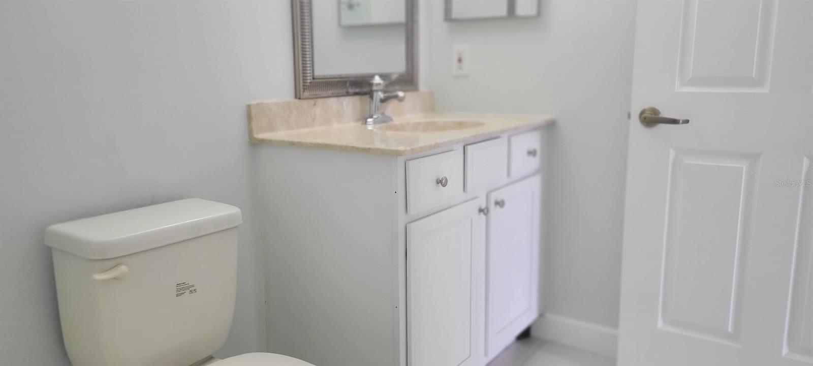 CRESTVIEW CONDO PH 01 - Residential Lease