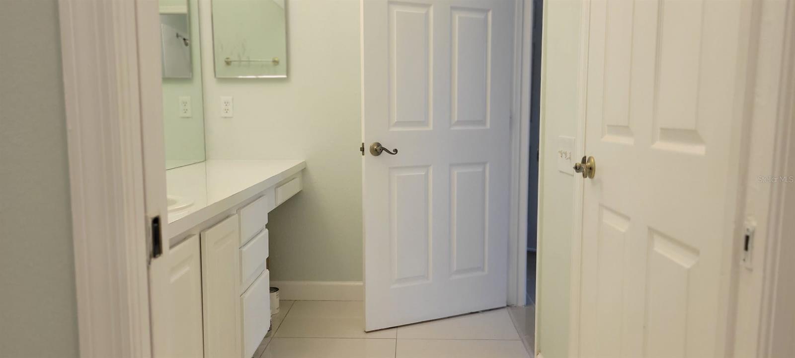 CRESTVIEW CONDO PH 01 - Residential Lease