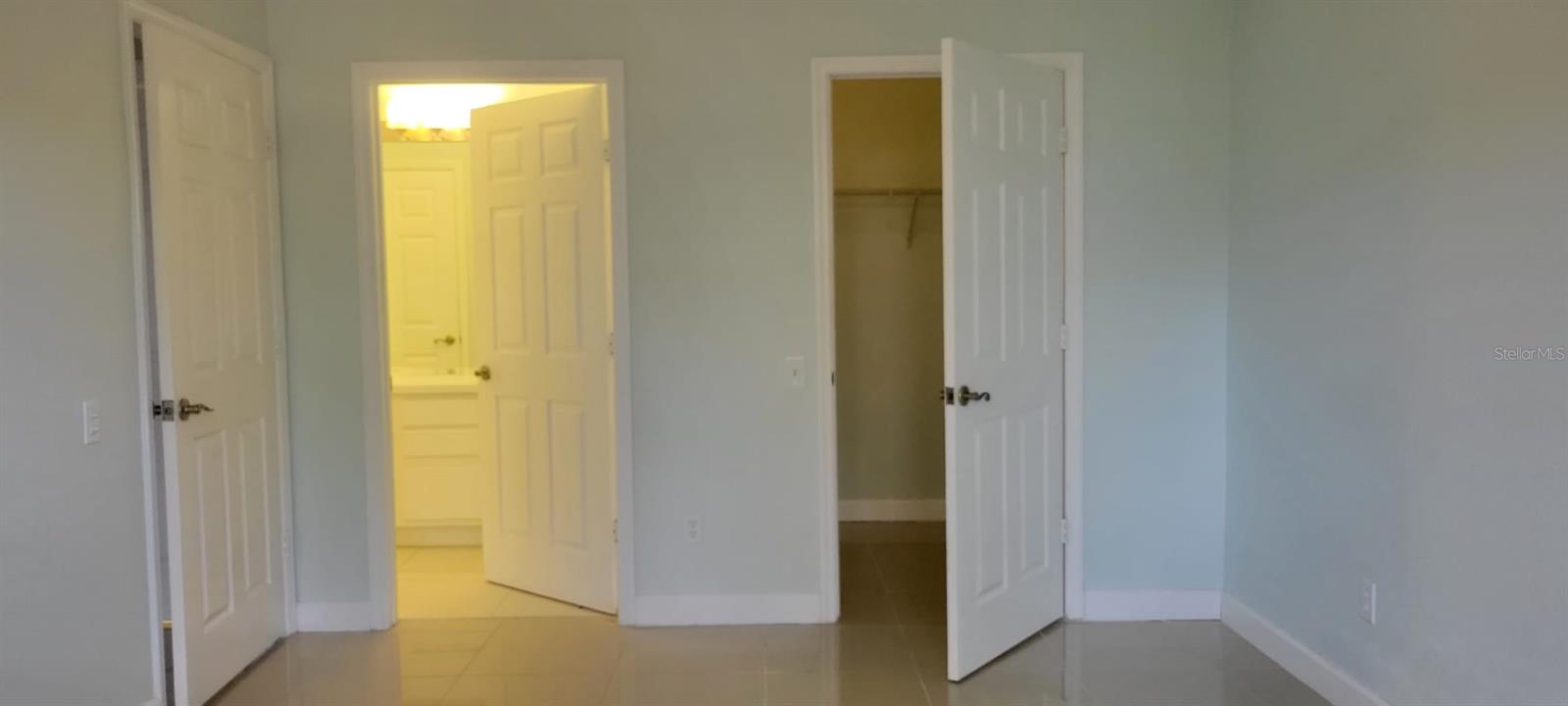 CRESTVIEW CONDO PH 01 - Residential Lease