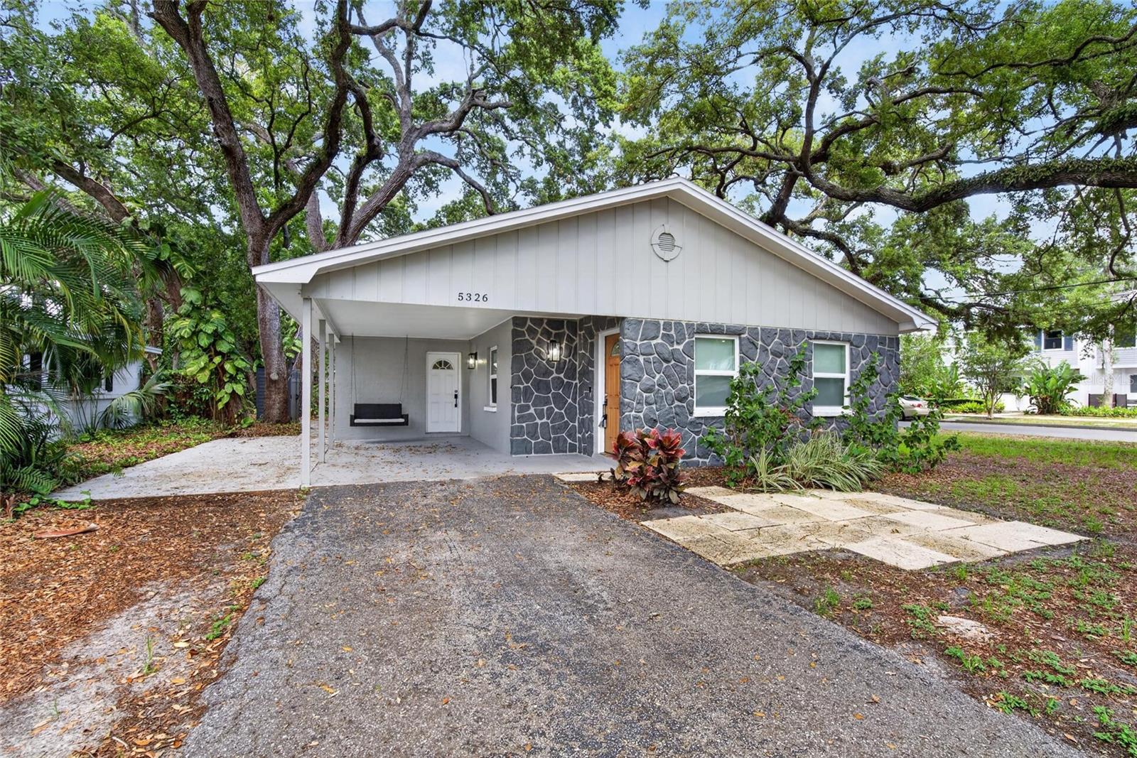 NO FLOOD ZONE* Beautifully updated 3BR/2BA corner-lot home in the heart of Ballast Point. Located in a non-flood zone. Corner lot surrounded by beautiful majestic oak trees. Don't miss this gorgeous remodel in beautiful South Tampa! Kitchen updates include shaker cabinets, quartz countertops, stainless steel appliances, and tile backsplash. Bathroom updates include tile showers and updated vanities. Luxury vinyl flooring throughout, with a light and bright floor plan. Convenient to MacDill AFB, Bayshore Boulevard, Tampa Yacht Club, downtown, and South Tampa favorites. This gem is Move-In Ready!! **Disclosure: Seller is related to Listing Agent.**