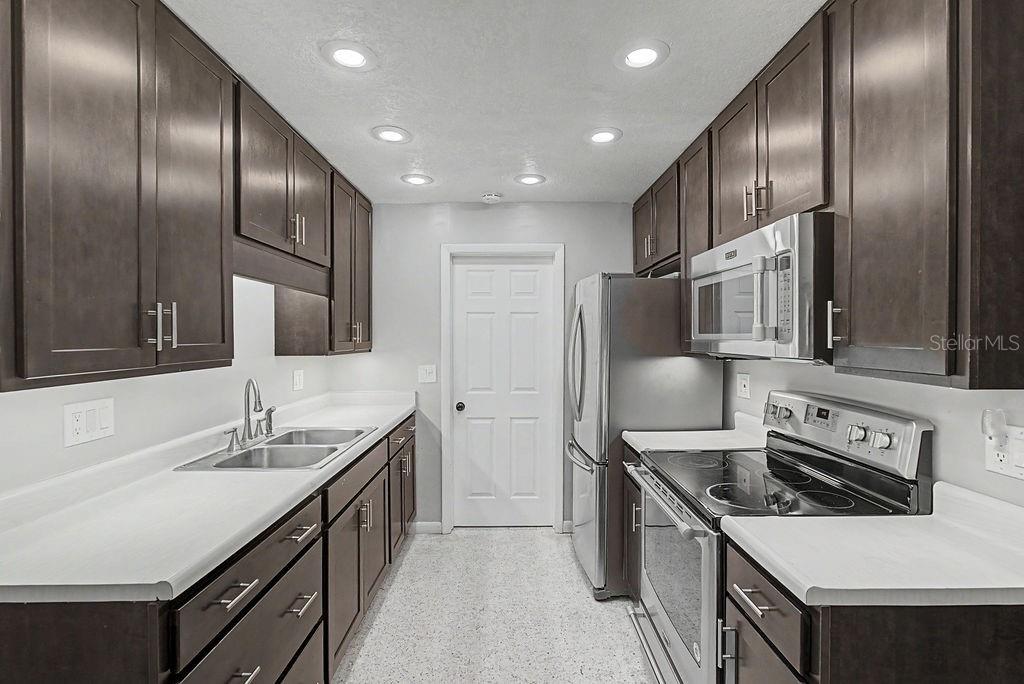 BEVERLY HILLS UNIT 02 - Residential