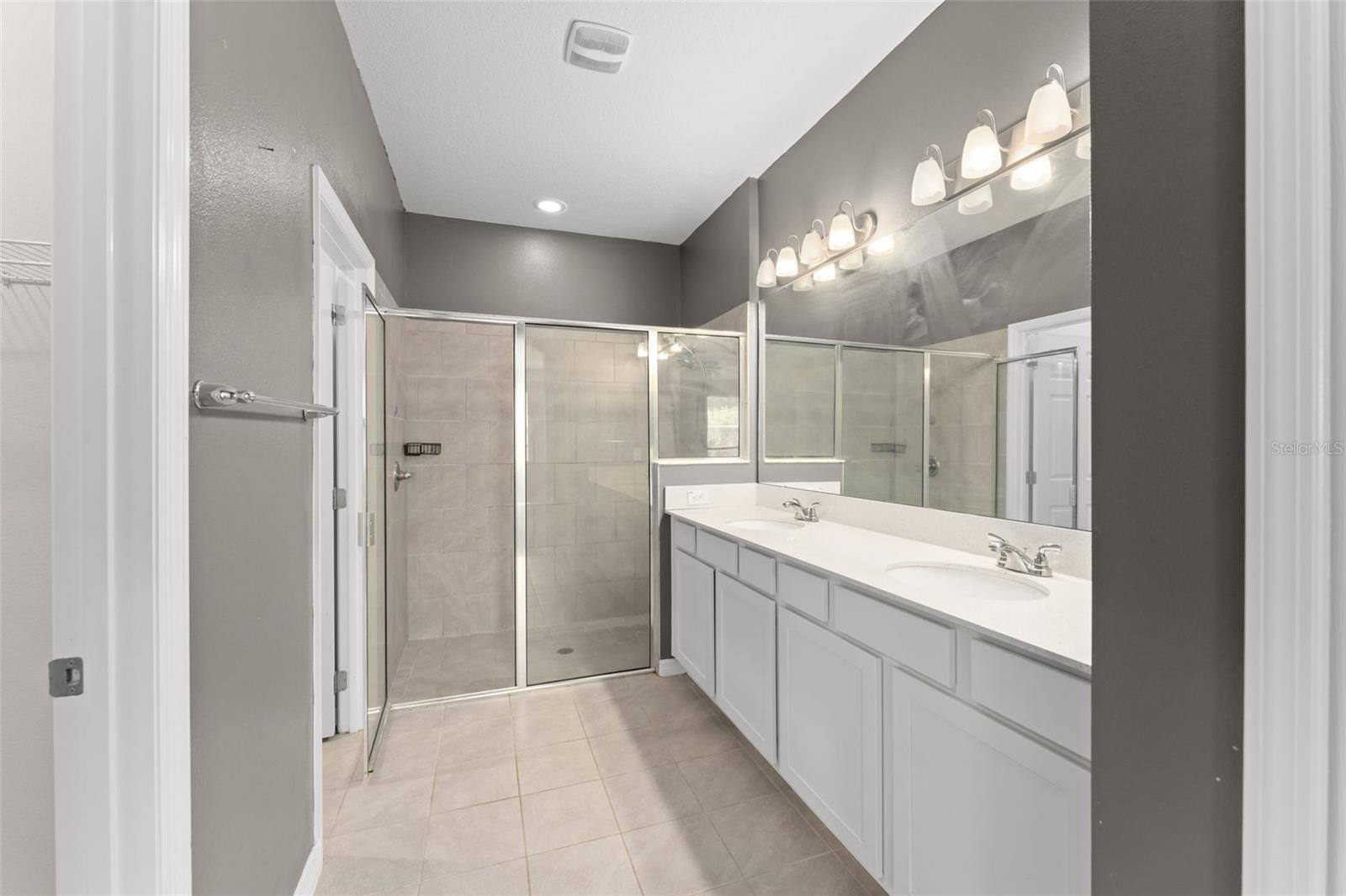 OAKTREE POINTE VILLAS - Residential