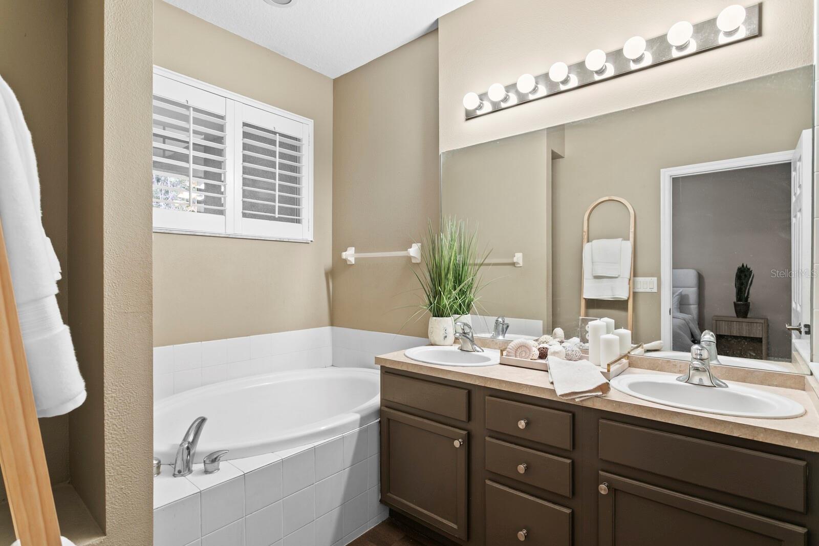 HAMPTON CHASE TWNHMS - Residential