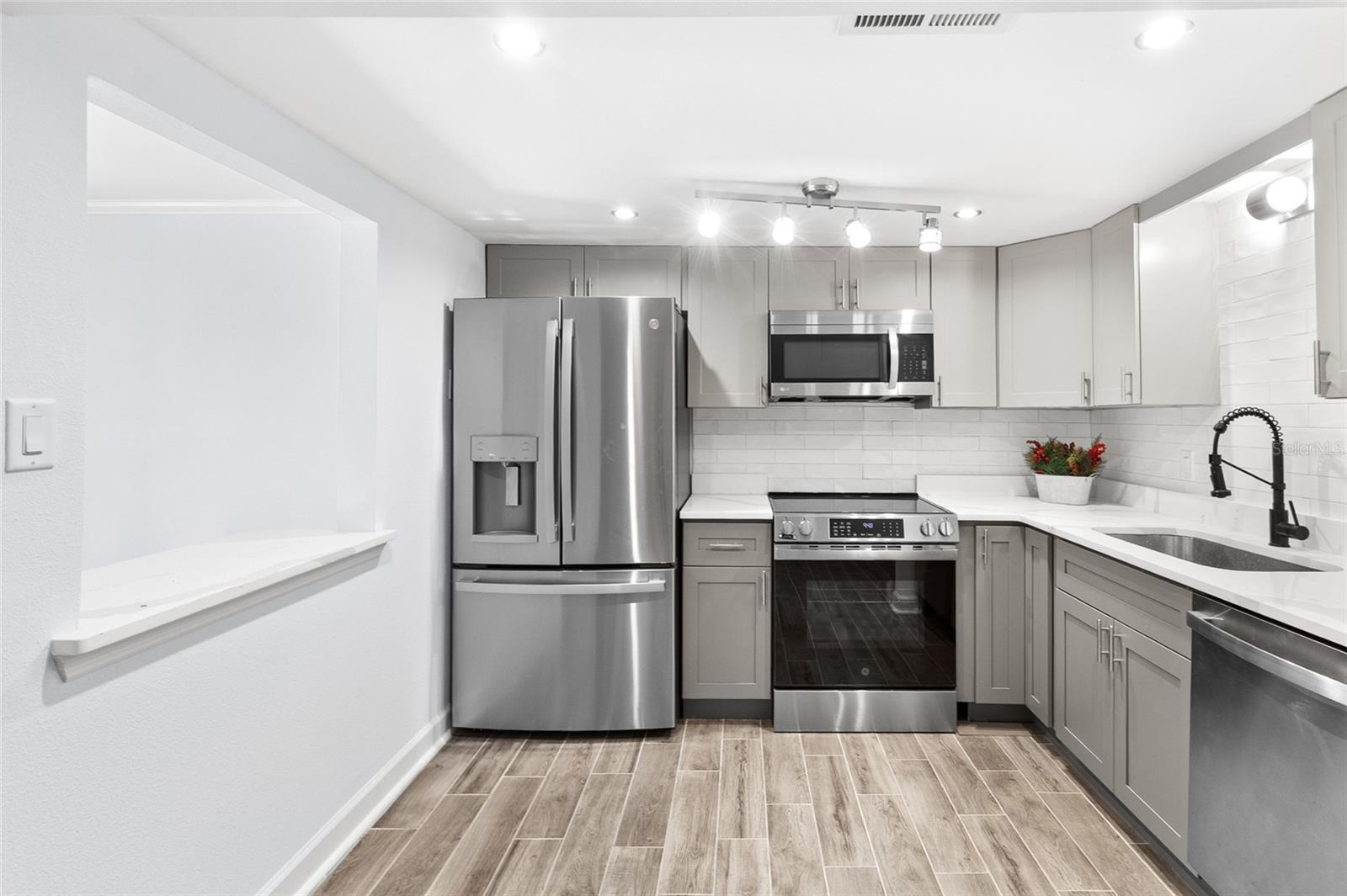 LA COSTA BRAVA CONDO 1 - Residential Lease
