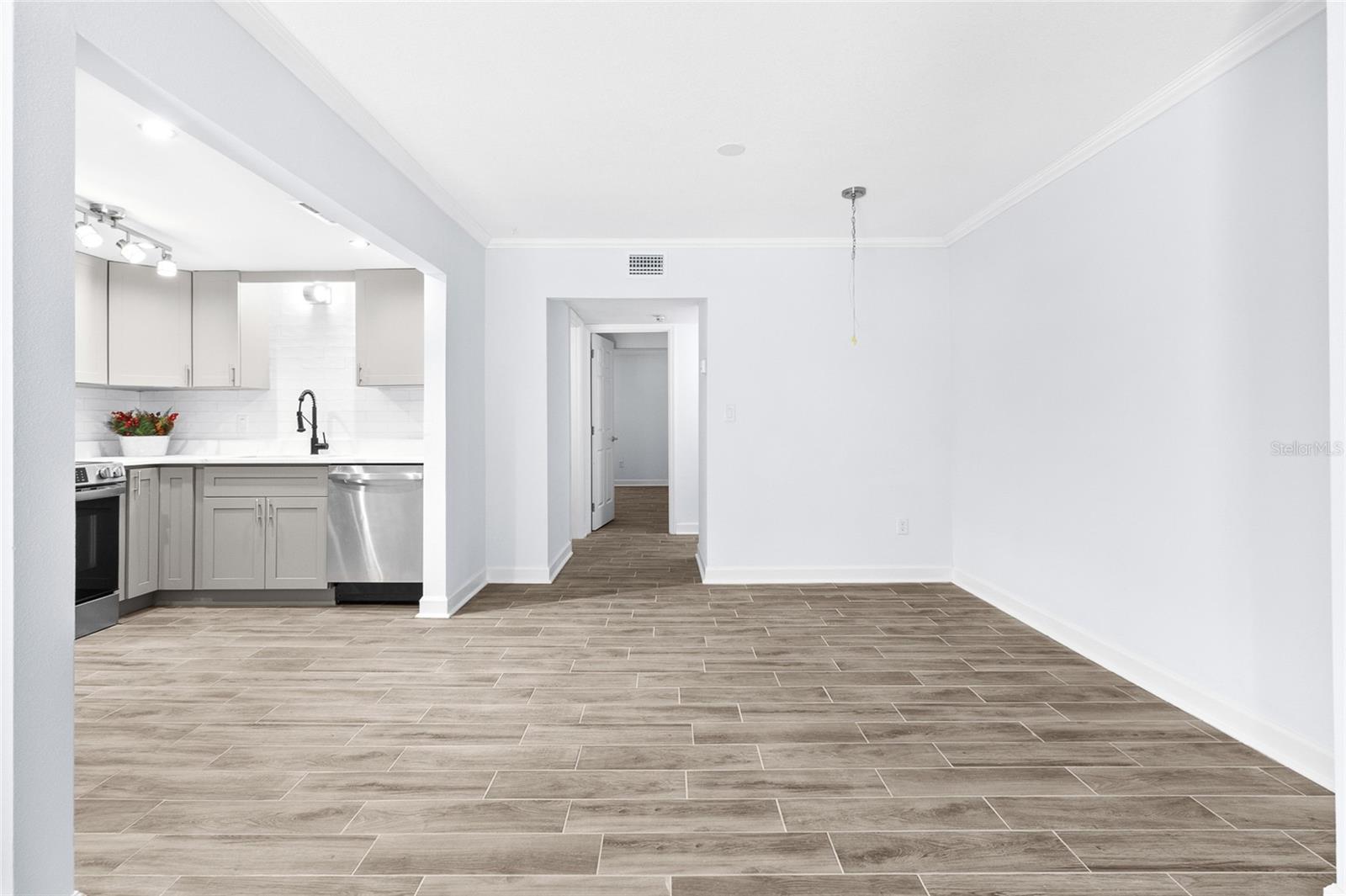LA COSTA BRAVA CONDO 1 - Residential Lease