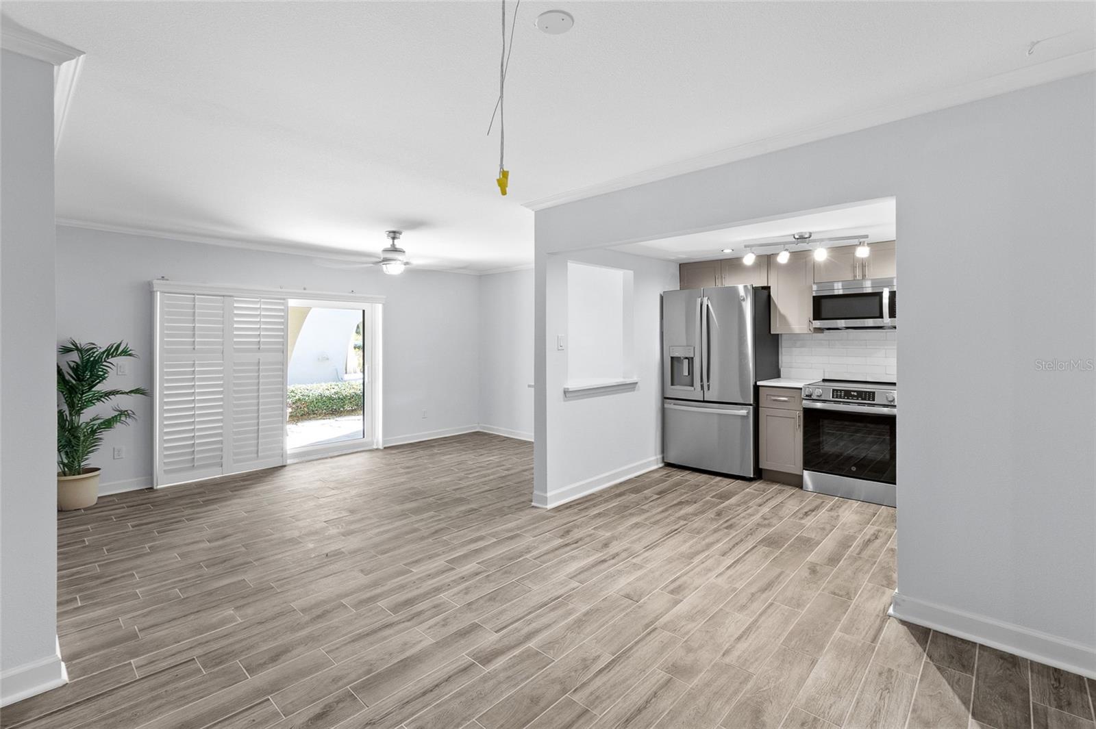 LA COSTA BRAVA CONDO 1 - Residential Lease