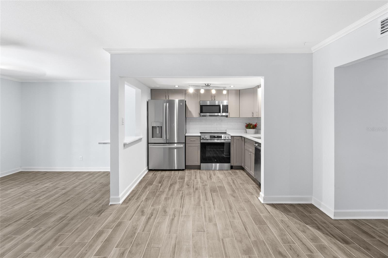 LA COSTA BRAVA CONDO 1 - Residential Lease
