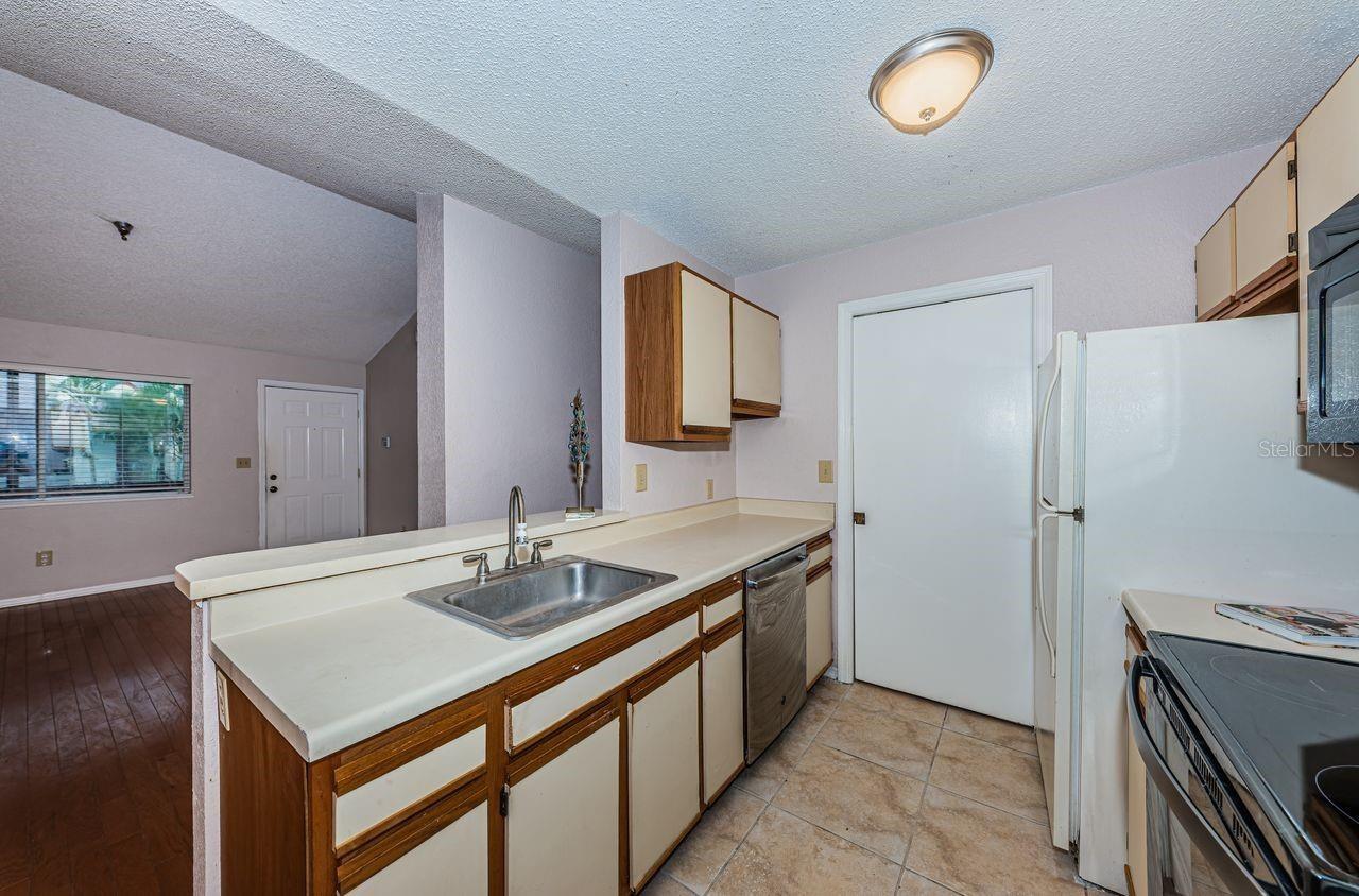 ITOPIA PRIVATE RESIDENCES CONDO - Residential Lease
