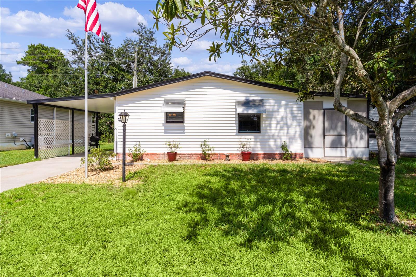 **NEW ROOF NOV 2024!!!** NO BOND! ** MOVE-IN READY! ** INVESTMENT OPPORTUNITY! **
Are you ready for Your chance to own your Little Slice of Paradise in The Villages community at an
affordable price?  Look no further than this wonderful home on the historic side of the Villages in the Village of
Orange Blossom Gardens.  This charming 2 Bedroom 1 Bath home is available TURNKEY!! (with a few exceptions)
It includes Granite countertops, Open Kitchen with Stainless steel appliances, and Oak Cabinetry. Wonderful newer Screened-in Lanai.  Golf cart parking available in the attached Utility room.  Enjoy peaceful Lifestyle living with mature trees and your own Kumquat trees. Stunning sunset views from your screened lanai.  Just minutes to Spanish Springs Town Square, Paradise Dog Park and all shopping along US 441/27.