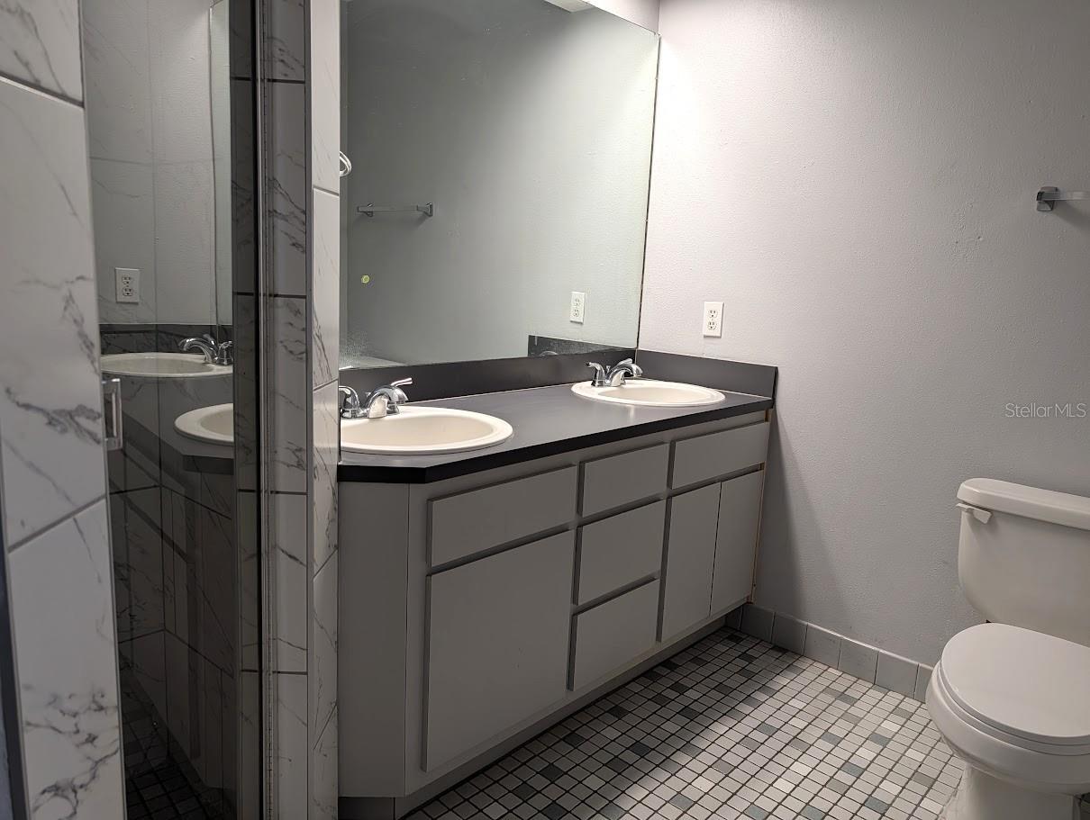HAMILTON SQUARE - Residential Lease