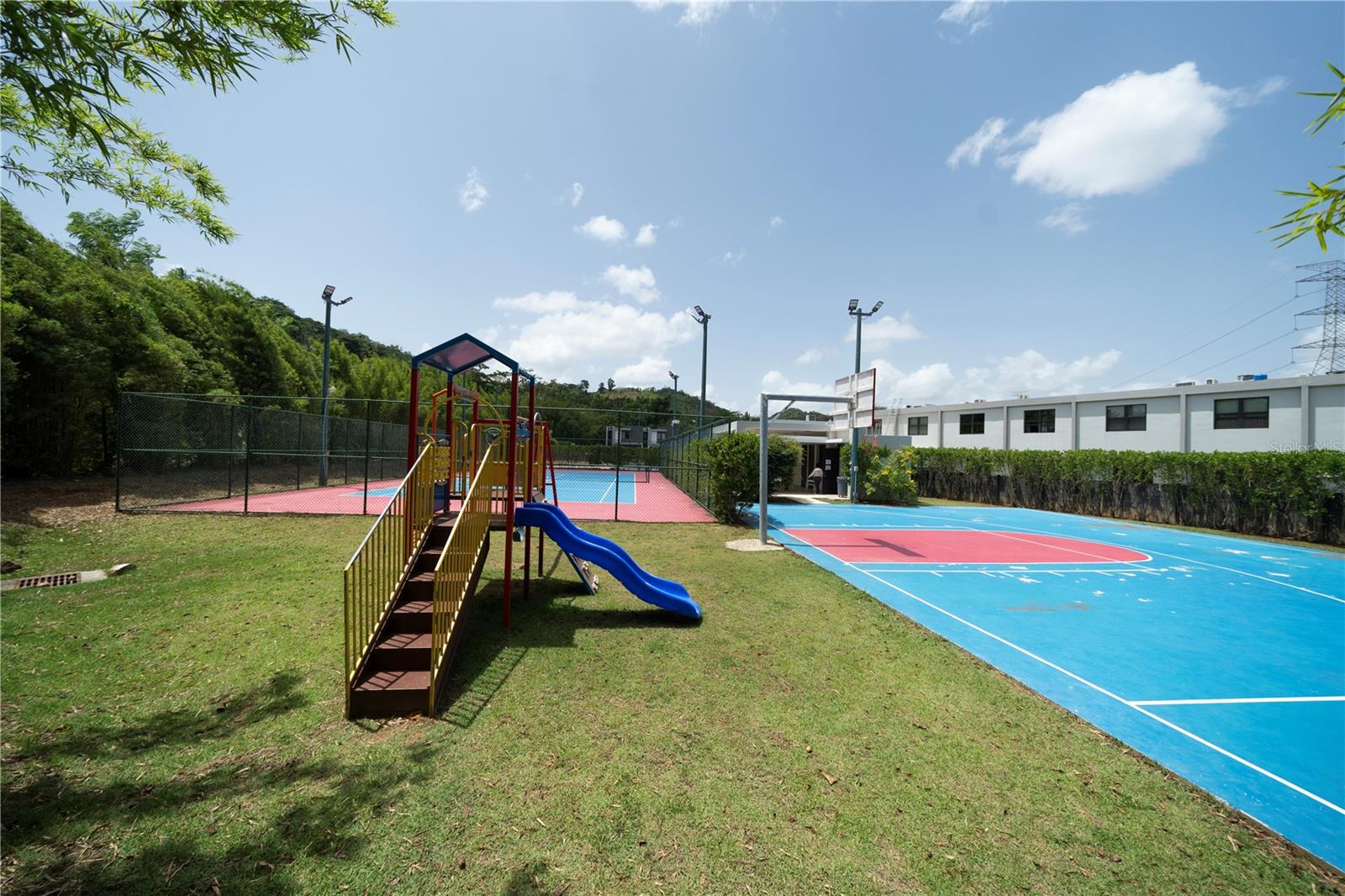 URBANIZACION MONTECIELO - Residential