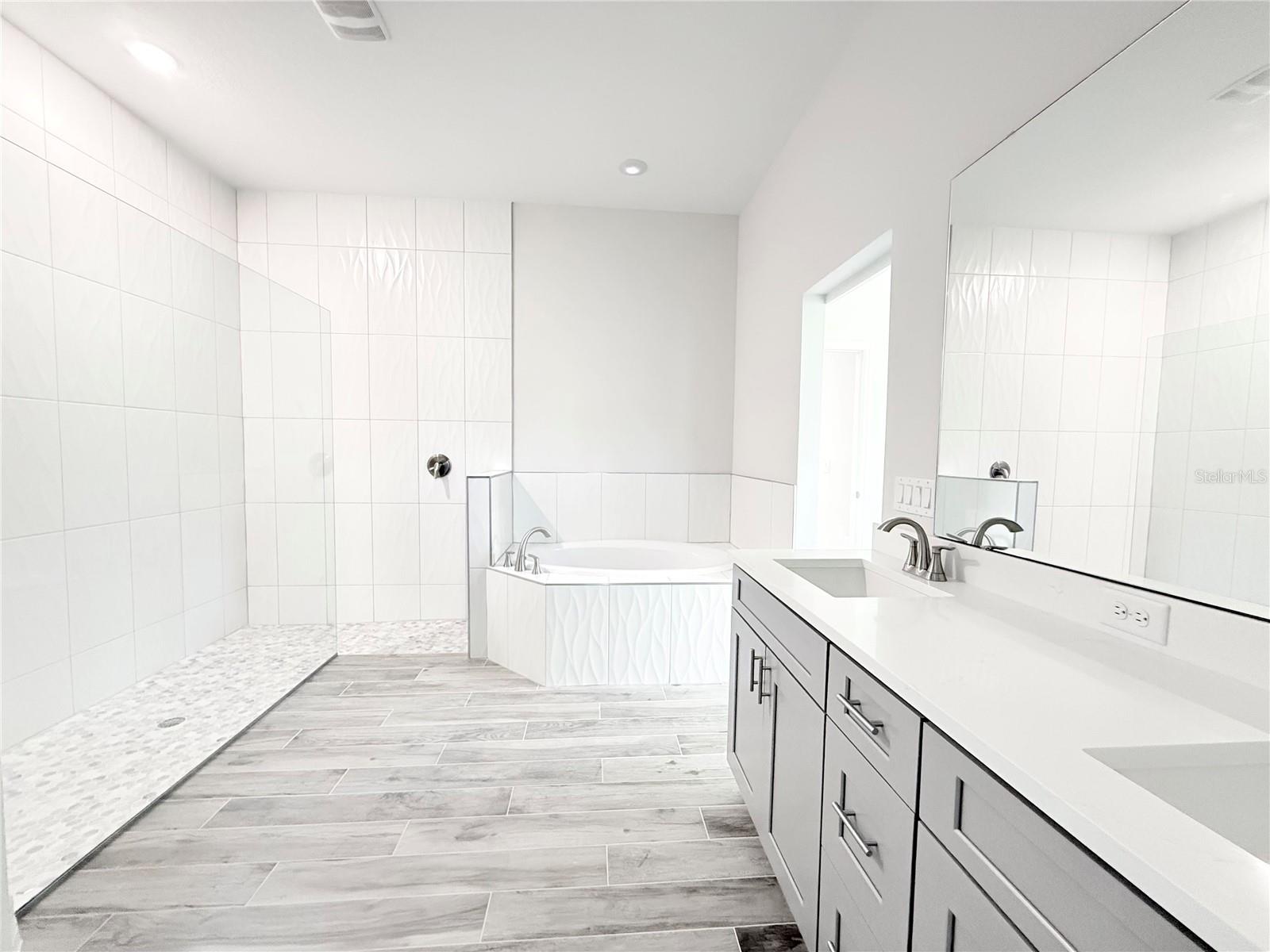 ROYAL TRAILS UNIT 01 - Residential