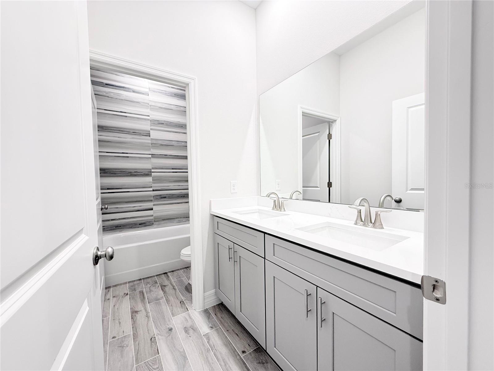 ROYAL TRAILS UNIT 01 - Residential