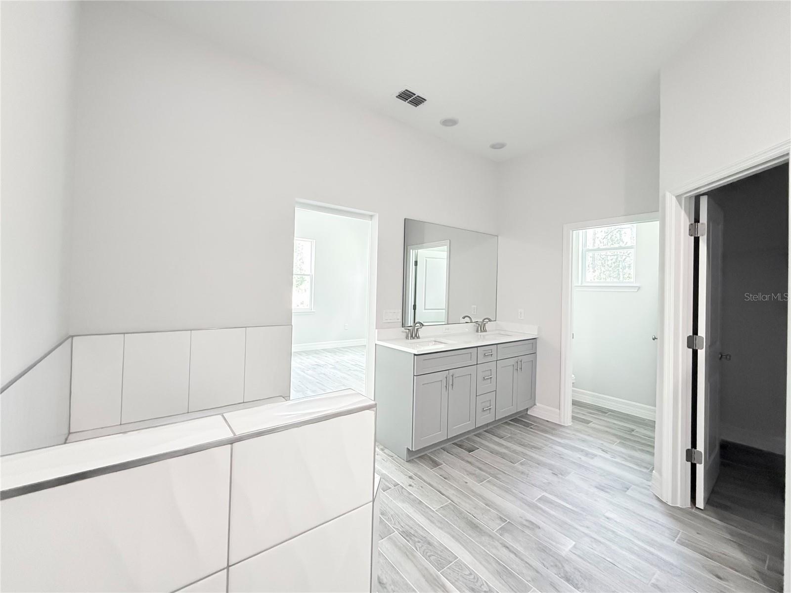 ROYAL TRAILS UNIT 01 - Residential