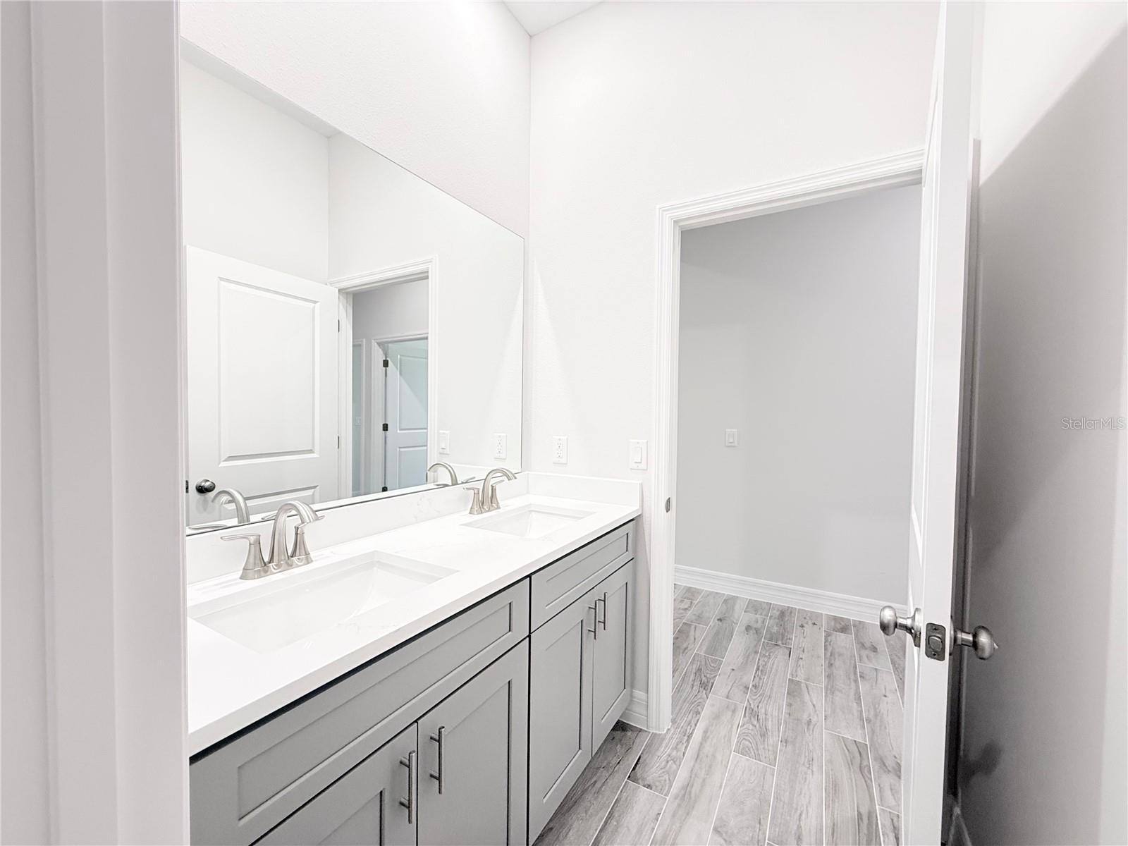 ROYAL TRAILS UNIT 01 - Residential