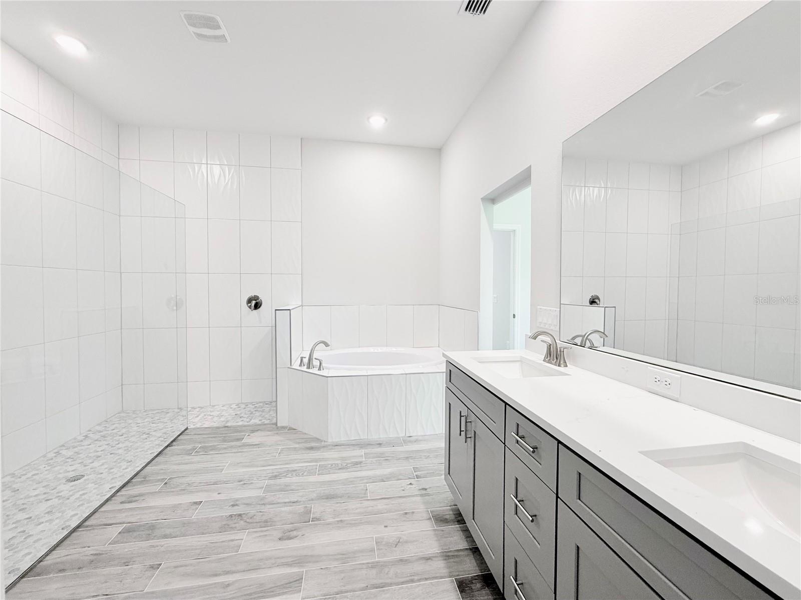 ROYAL TRAILS UNIT 01 - Residential
