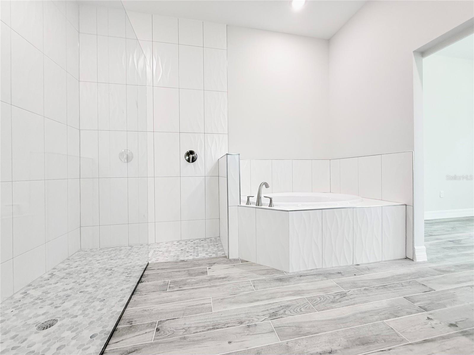 ROYAL TRAILS UNIT 01 - Residential