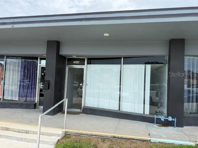 Great little space on semi busy street.   Active shops in building make this strip mall work.  800 Sq Ft.  There are two 800 Sq ft units available in this building.   $1350 a month each..