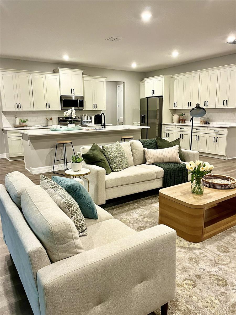 ROYAL HIGHLANDS - Residential